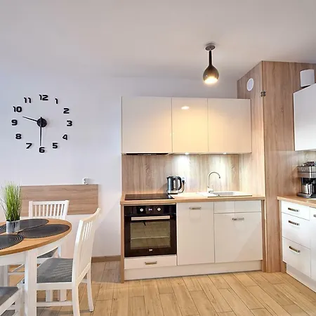 Oliwka Z Prywatnym Miejscem Postojowym 科沃布热格